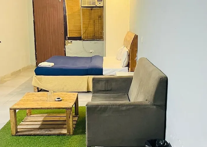 Dev Palace And Studio Apartments - Near Igi Aiport